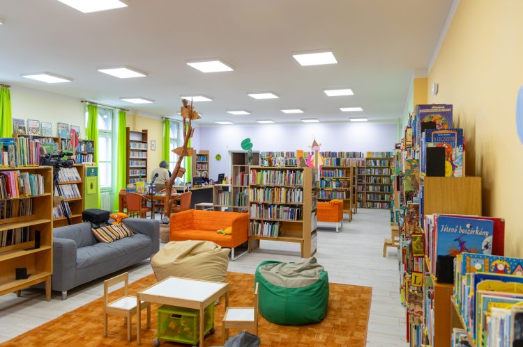 Egy hónapra bezár a könyvtár – videóval