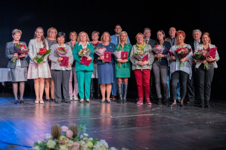 F E L H Í V Á S – „Vác Város Szociális Segítő Munkáért” kitüntető címre