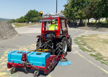 Új traktor a Városfejlesztő gépparkjában