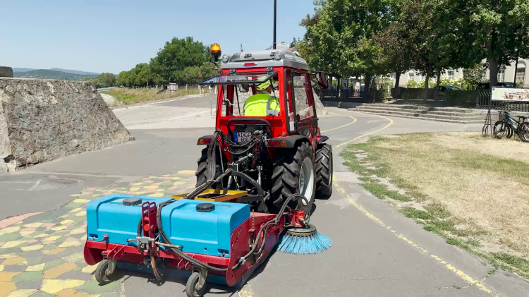 Új traktor a Városfejlesztő gépparkjában