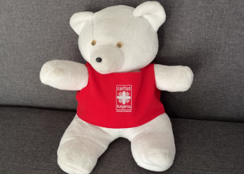 Rászoruló gyerekeknek gyűjt tanszerekre a Váci Egyházmegyei Karitász – videóval