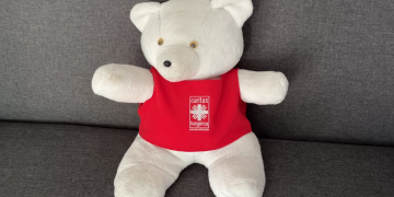 Rászoruló gyerekeknek gyűjt tanszerekre a Váci Egyházmegyei Karitász – videóval