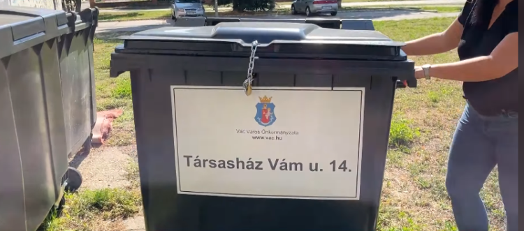 Egyelőre két társasház jutott új kukákhoz, szeptembertől folytatják a pályázatok elbírálását – videóval