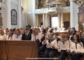 A váci egyházi fenntartású iskolákban istentisztelettel indult a tanév – videóval