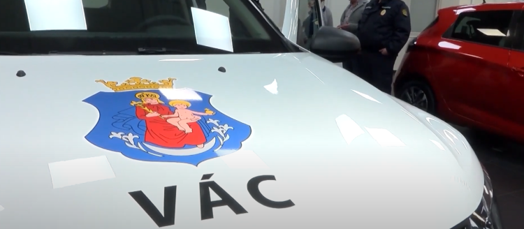 A Gazdasági Hivatal büdzséjéből új autót kaphatnak a közteresek – videóval