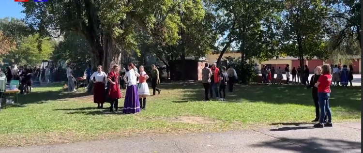 Szüreti felvonulást tartott a Váci Mező – videóval