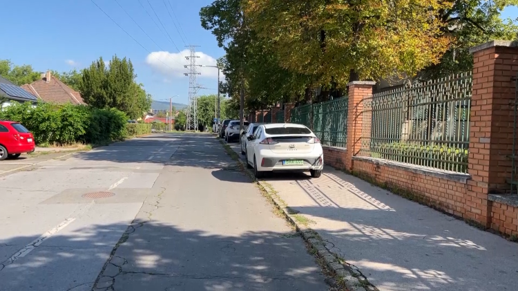 A kórház és a szérűskerti iskolák felé vezető utat is jelölték volna felújításra, végül a Vám utca nyert