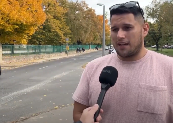 Sebességkorlátozó táblákat helyeznek ki a Deákvári főtéren – videóval