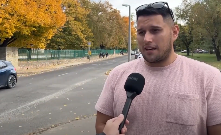 Sebességkorlátozó táblákat helyeznek ki a Deákvári főtéren – videóval