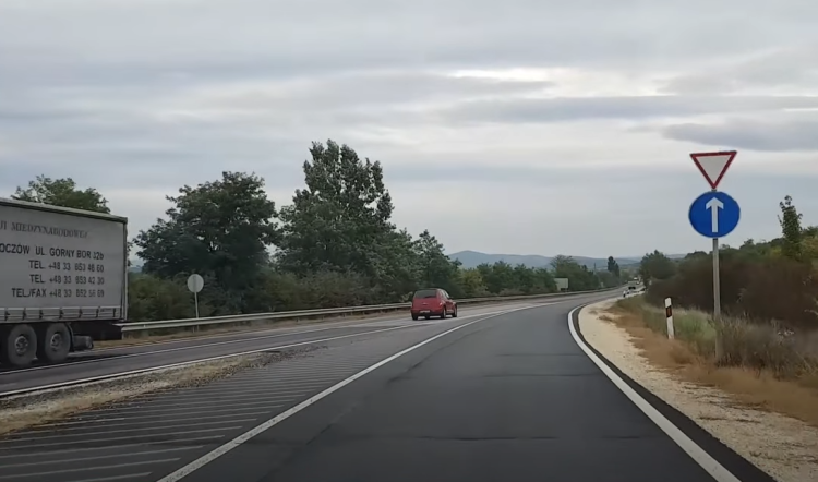 Szerda estig szakaszos sávlezárások várhatók az M2-es váci szakaszán – videóval