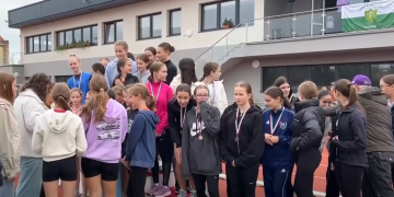 Harminchatodik alkalommal rendezte meg a Váci Reménység Egyesület a Kegyeleti váltófutást – videóval