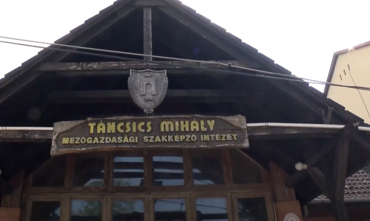 A királyosok festettek, a mezősök pedig kollégiumi szállást adtak cserébe – videóval