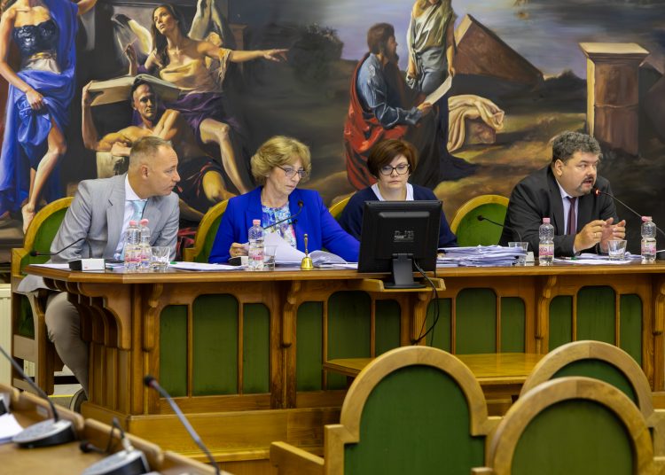 Még munkaidőben véget ért a szerdai testületi ülés