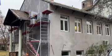 Jól halad az Arany János utcai idősotthon energetikai felújítása – videóval