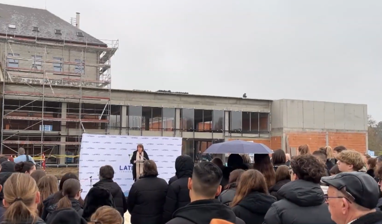 Elkészült a váci református iskola tornatermének és ebédlőjének szerkezete – videóval