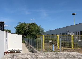 Nyílt nappal várja a látogatókat a váci hajléktalanszálló – videóval