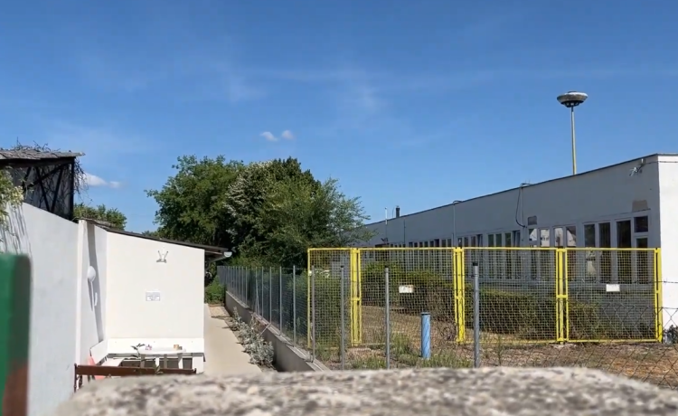 Nyílt nappal várja a látogatókat a váci hajléktalanszálló – videóval