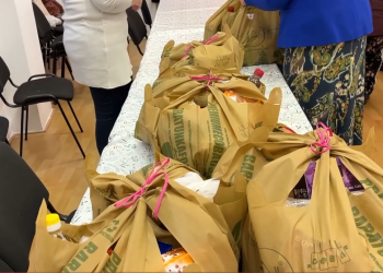 Rászorulók kaptak karácsonyi csomagot az önkormányzattól