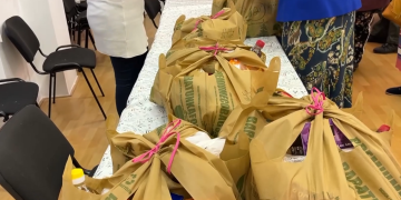 Rászorulók kaptak karácsonyi csomagot az önkormányzattól