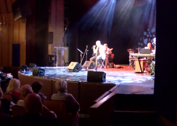 Zenével köszöntötték a váci szépkorúakat karácsony alkalmából