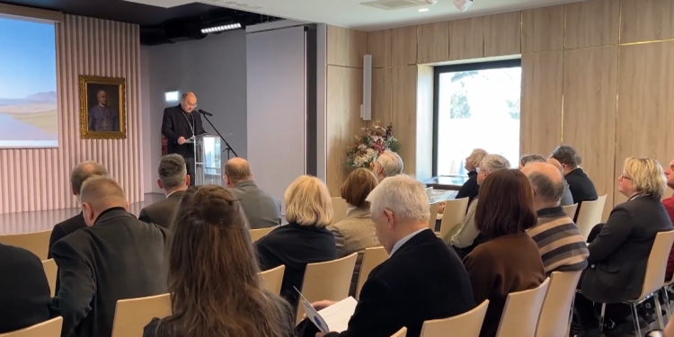 Könyvtár – Könyvek – Emberek