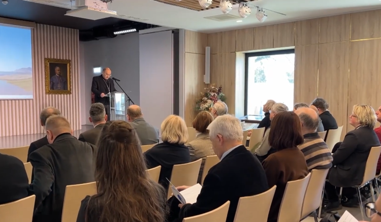 Könyvtár – Könyvek – Emberek