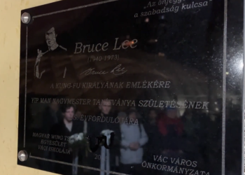 Emléktáblát avattak Vácon a kung-fu mesternek, aki Chuck Norris-t is legyőzte – videóval