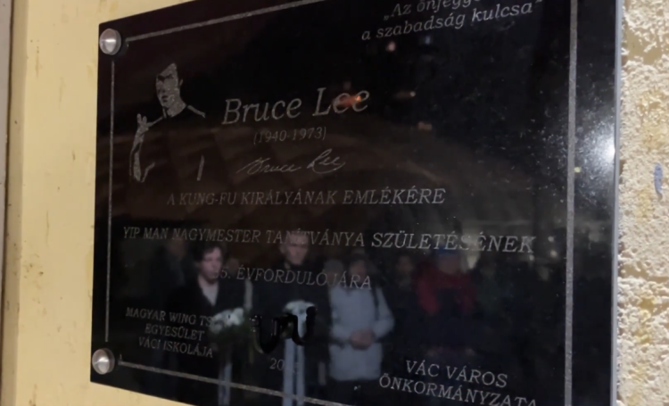 Emléktáblát avattak Vácon a kung-fu mesternek, aki Chuck Norris-t is legyőzte