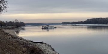 A jég miatt változik a kompközlekedés Vác és Tahi között