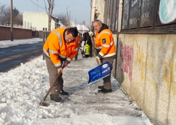 Ónos eső jön mínuszokkal, az önkormányzat minden eszközét beveti, de a lakosság segítségét is kéri a jégmentesítésben