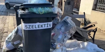 A hó elolvadt, a szelektív hulladék és a fenyőfa viszont több utcában a házak előtt maradt