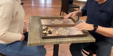 Tradicionális görög játékot mutat be a görög nemzetiségi önkormányzat