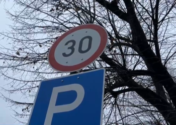 Sebességkorlátozás lépett érvénybe a Petőfi iskola előtt