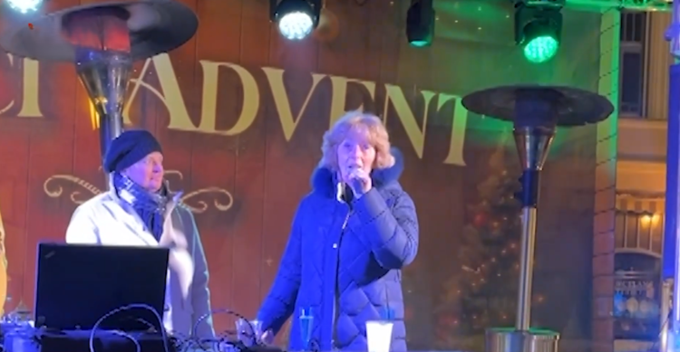 Sokan kimentek a váci főtérre búcsúztatni az óévet