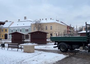 Lebontották az adventi időszak díszleteit a Főtéren