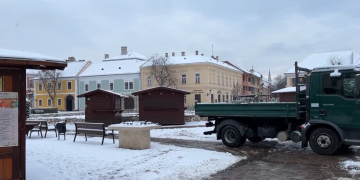 Lebontották az adventi időszak díszleteit a Főtéren