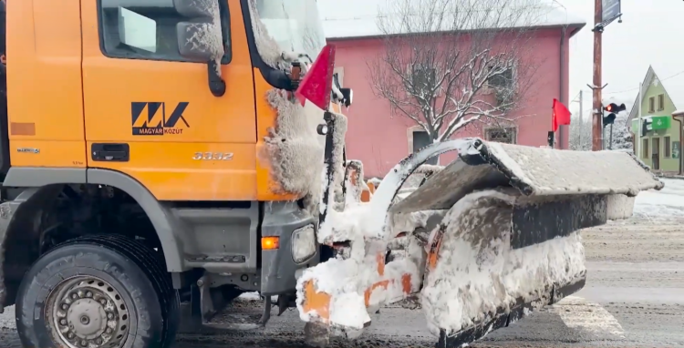 Újabb 15 centiméter hó hullott Vácra, nem várható olvadás a következő napokban sem