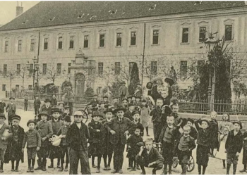 „Hallható csend”