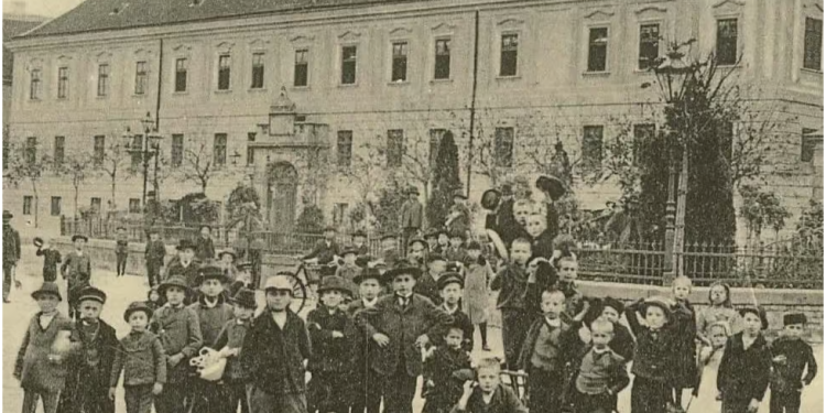 „Hallható csend”