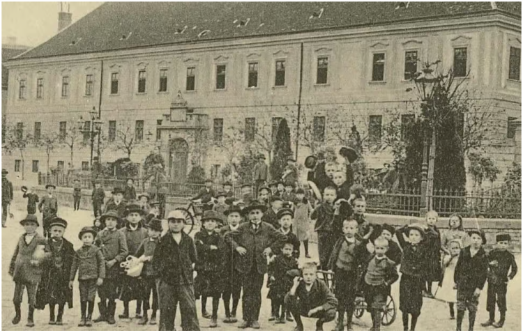 „Hallható csend”