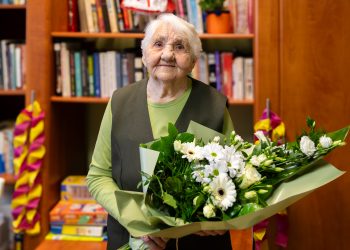 95. születésnapja alkalmából köszöntötték Erzsébet nénit a Rádi úti idősotthonban