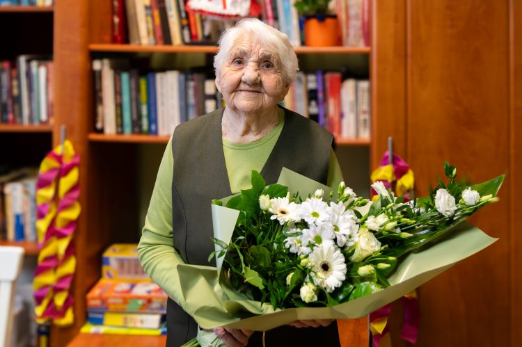 95. születésnapja alkalmából köszöntötték Erzsébet nénit a Rádi úti idősotthonban