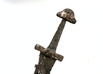 A hónap műtárgya – a csörögi kard