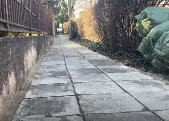 Járdákat javítanak és kertészeti munkák is folynak Deákváron