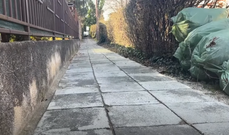 Járdákat javítanak és kertészeti munkák is folynak Deákváron