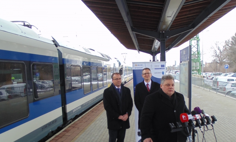 Jövõre már emeletes vonatok is közlekedhetnek a váci vasútvonalon