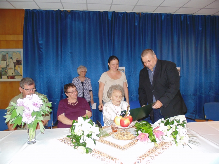 Köszöntjük a 95 éves Faluhelyi Józsefnét