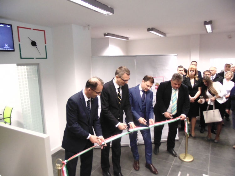 Kormányablak nyílt a Csányi körút 45. alatt