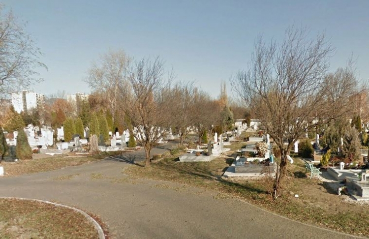 Nyitott csapok az alsóvárosi temetõ önkormányzati részén