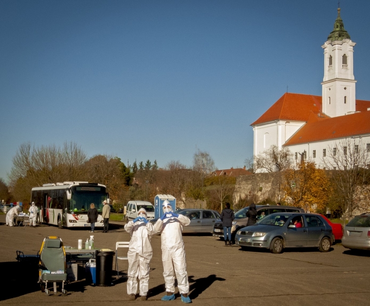 Koronavírus: újra OMSZ szûrés Vácon